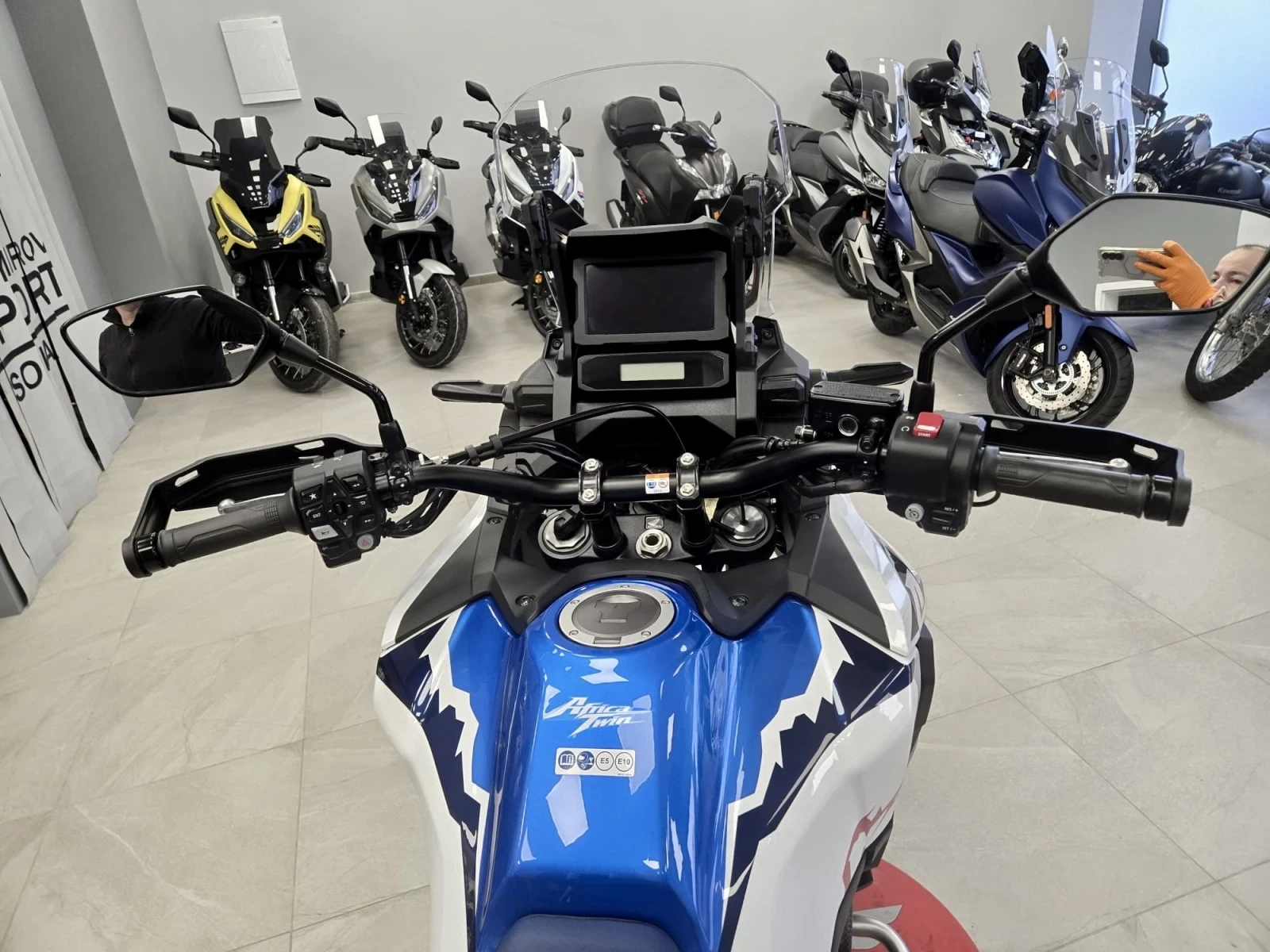 Honda Crf 1100 Tricolore 2024 , снимка 8 - Мотоциклети и мототехника - 53892727