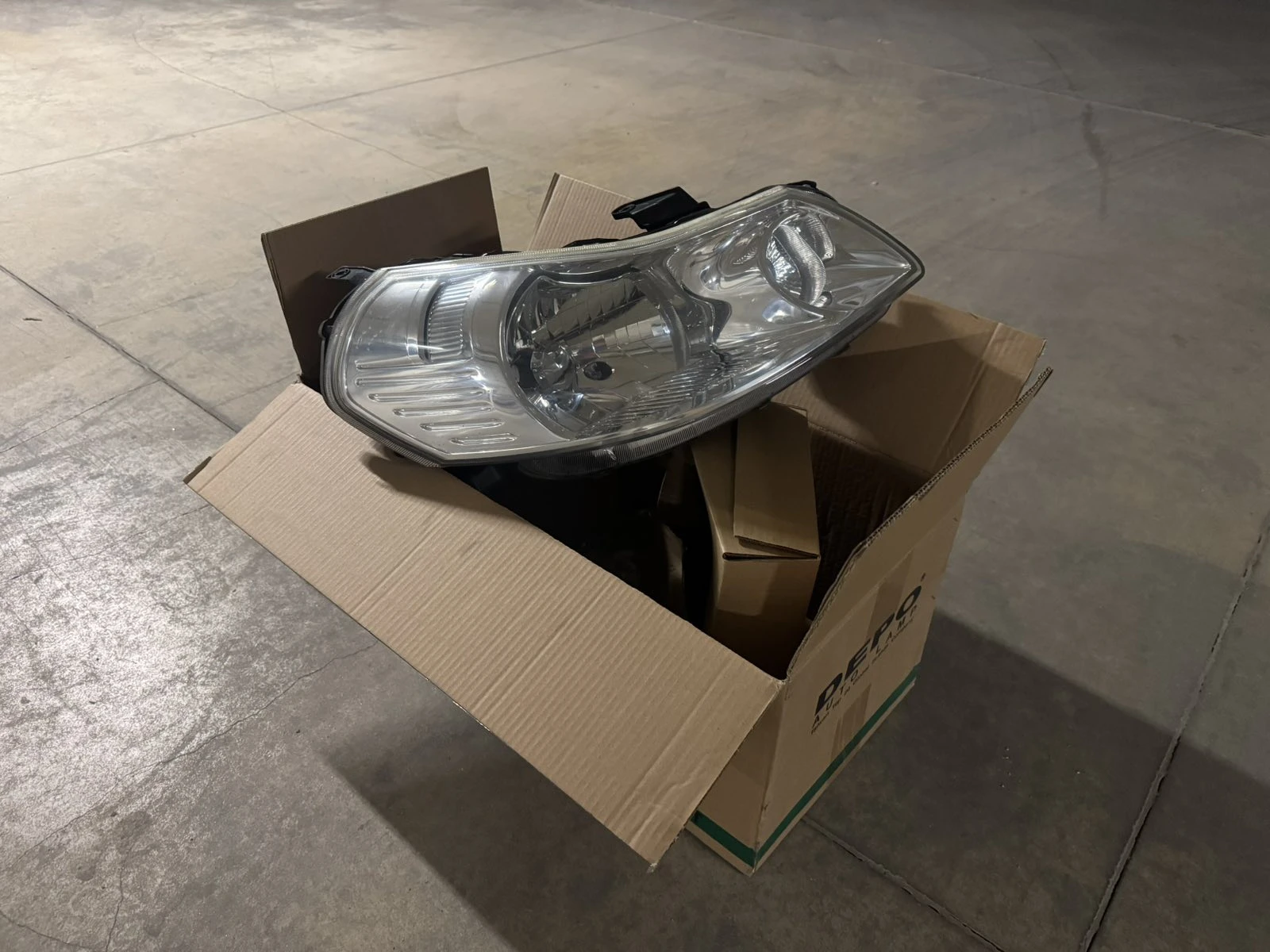 Suzuki SX4 Фар десен