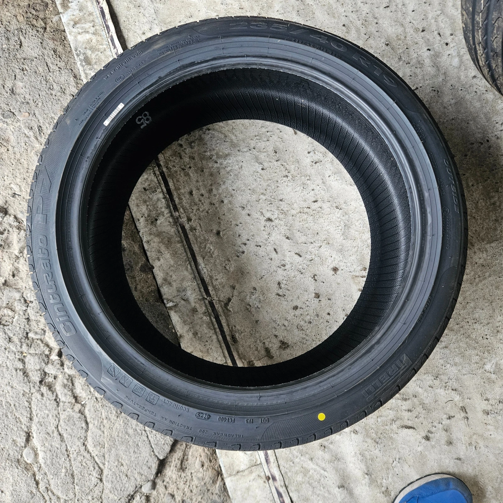 Гуми Летни 235/40R19, снимка 6 - Гуми и джанти - 54191060