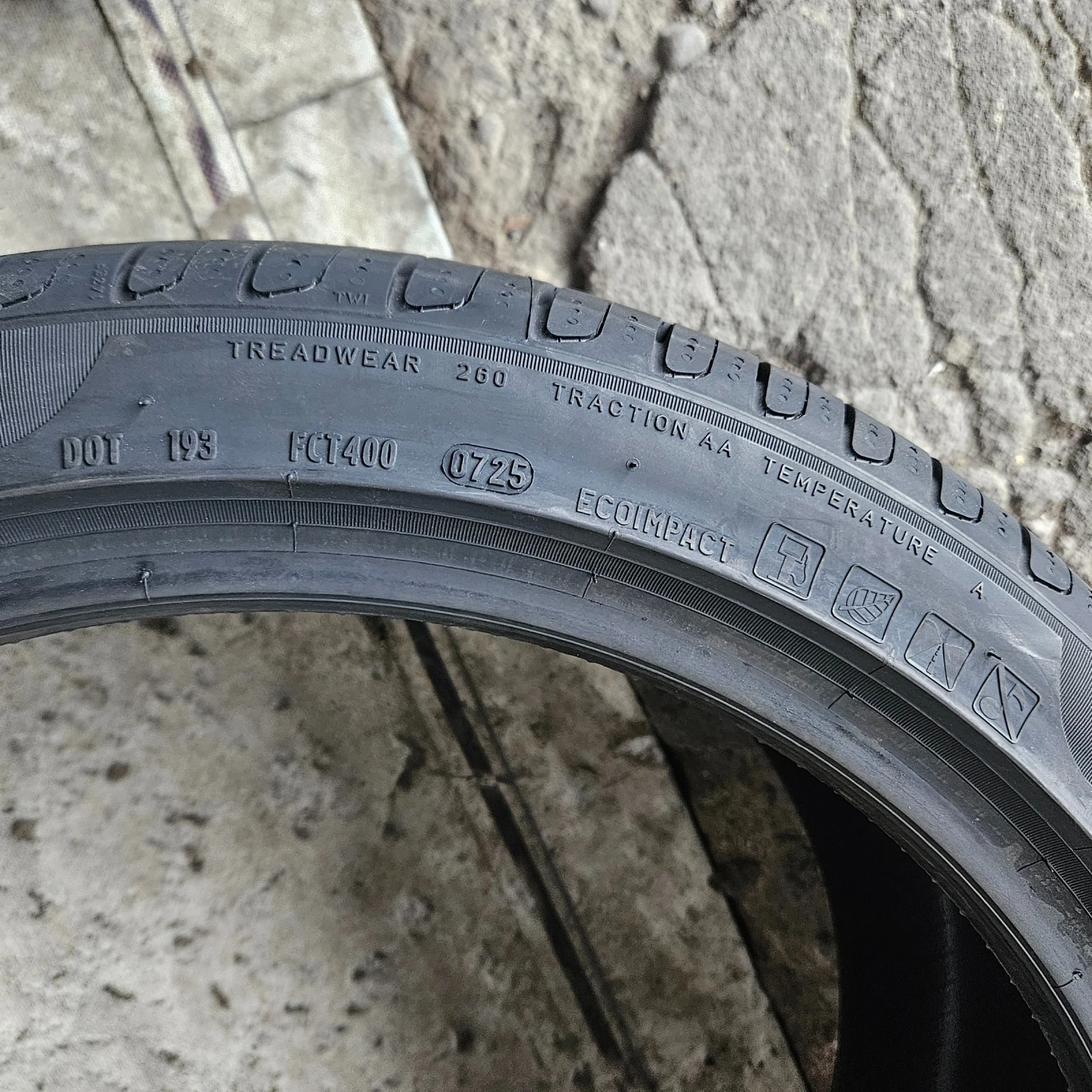 Гуми Летни 235/40R19, снимка 10 - Гуми и джанти - 54191060