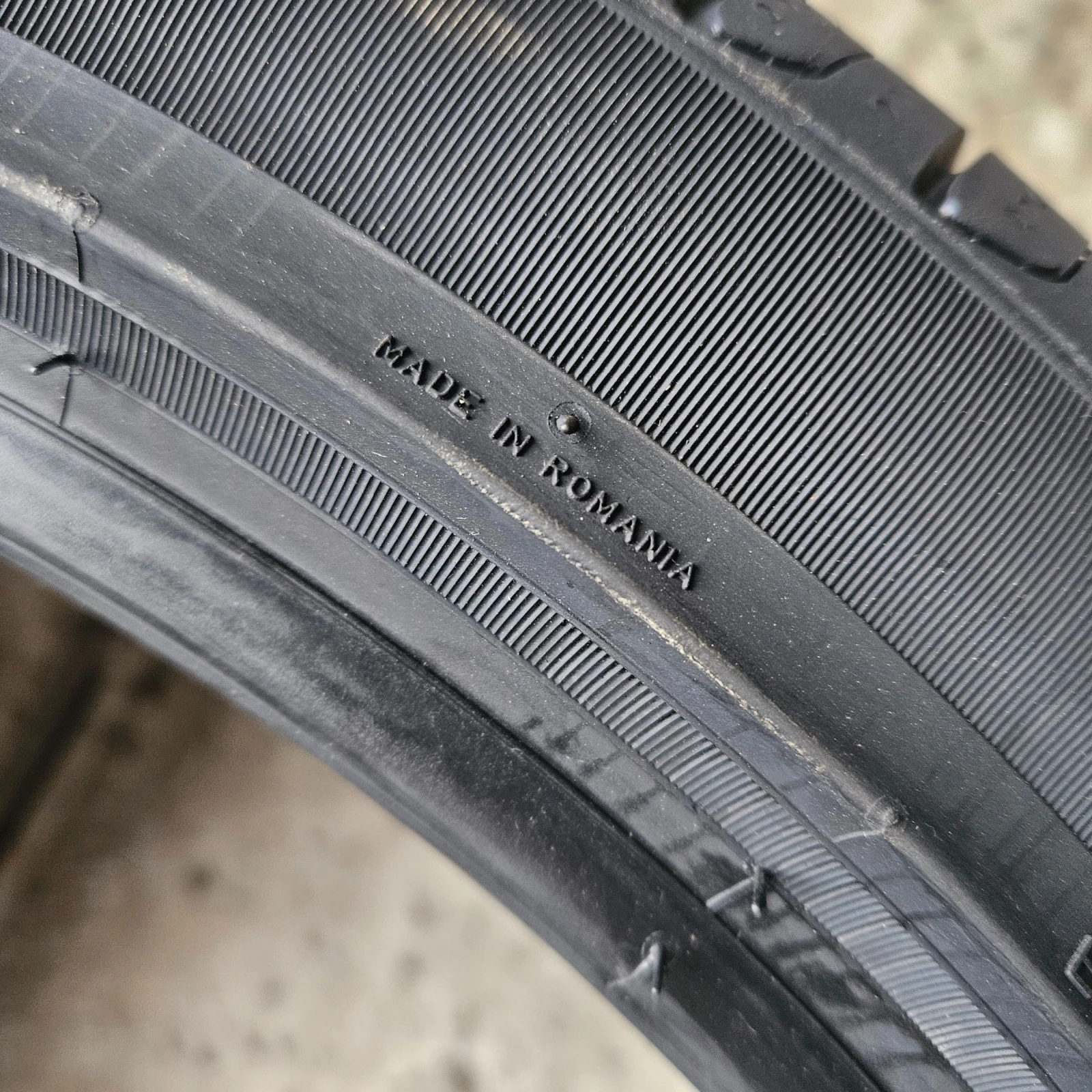 Гуми Летни 235/40R19, снимка 11 - Гуми и джанти - 54191060