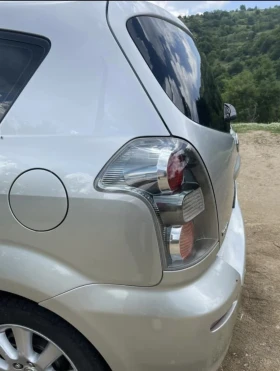 Toyota Corolla verso, снимка 16