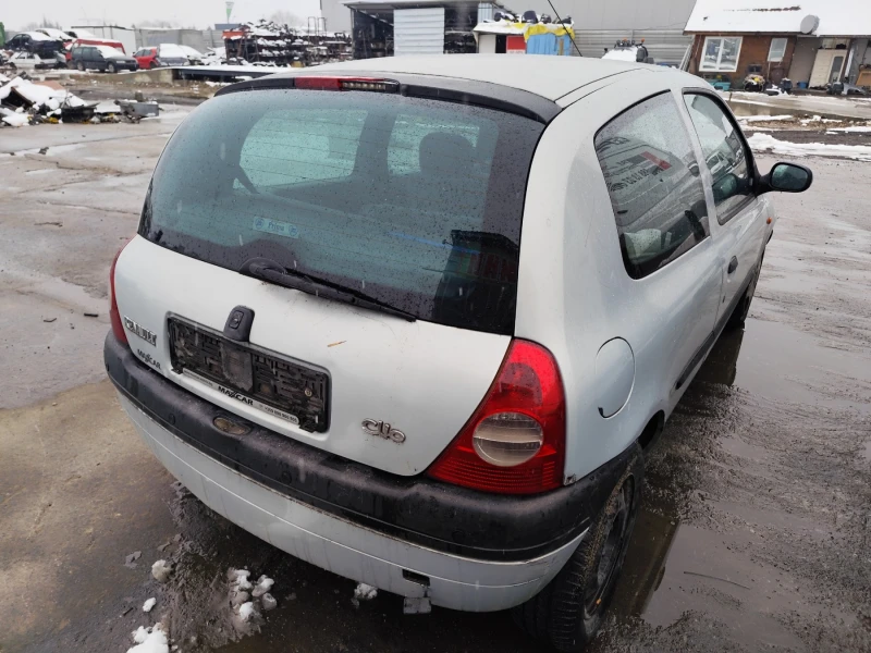 Renault Clio 1.6, снимка 3 - Автомобили и джипове - 48672980