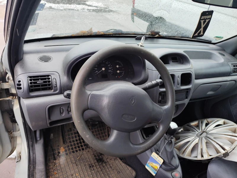 Renault Clio 1.6, снимка 5 - Автомобили и джипове - 48672980