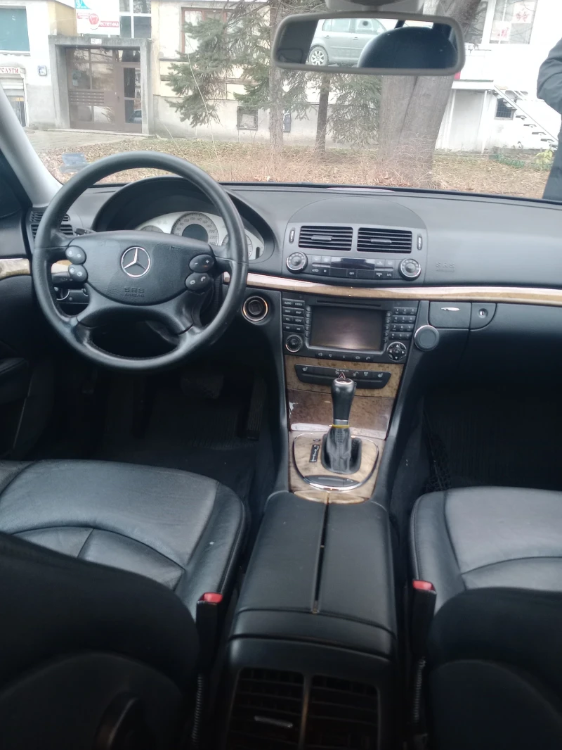 Mercedes-Benz E 280, снимка 4 - Автомобили и джипове - 48895358