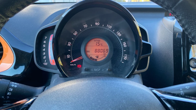 Toyota Aygo X-Cite 1.0 M/T, снимка 9 - Автомобили и джипове - 52239253