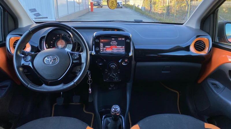 Toyota Aygo X-Cite 1.0 M/T, снимка 11 - Автомобили и джипове - 52239253