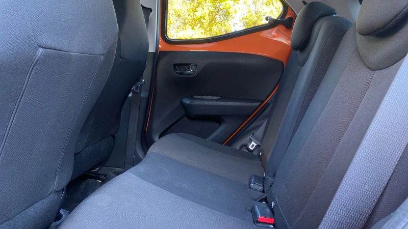 Toyota Aygo X-Cite 1.0 M/T, снимка 12 - Автомобили и джипове - 52239253