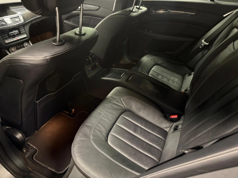 Mercedes-Benz CLS 550 4maTIC* AMG Package* КОжа* Подгрев* Масажи* Кейлес, снимка 5 - Автомобили и джипове - 53435382