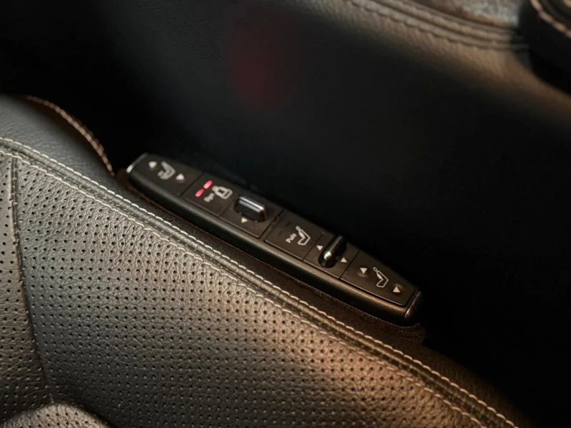 Mercedes-Benz CLS 550 4maTIC* AMG Package* КОжа* Подгрев* Масажи* Кейлес, снимка 11 - Автомобили и джипове - 53435382