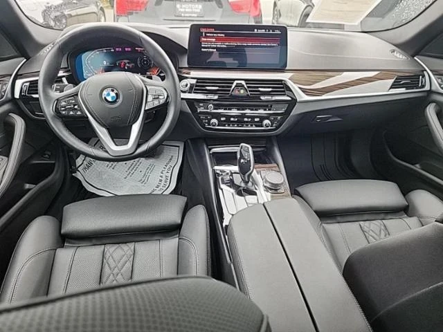 BMW 540 2023* 21.000КМ* Камера* Подгреви* Laneassist* Carp, снимка 2 - Автомобили и джипове - 48499547