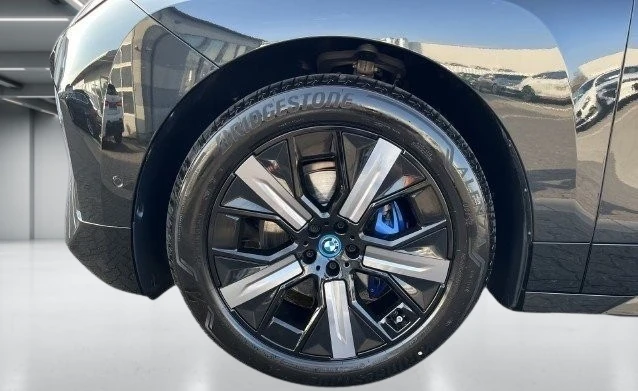BMW iX xDrive40 = Sport Package = Гаранция, снимка 3 - Автомобили и джипове - 56125225