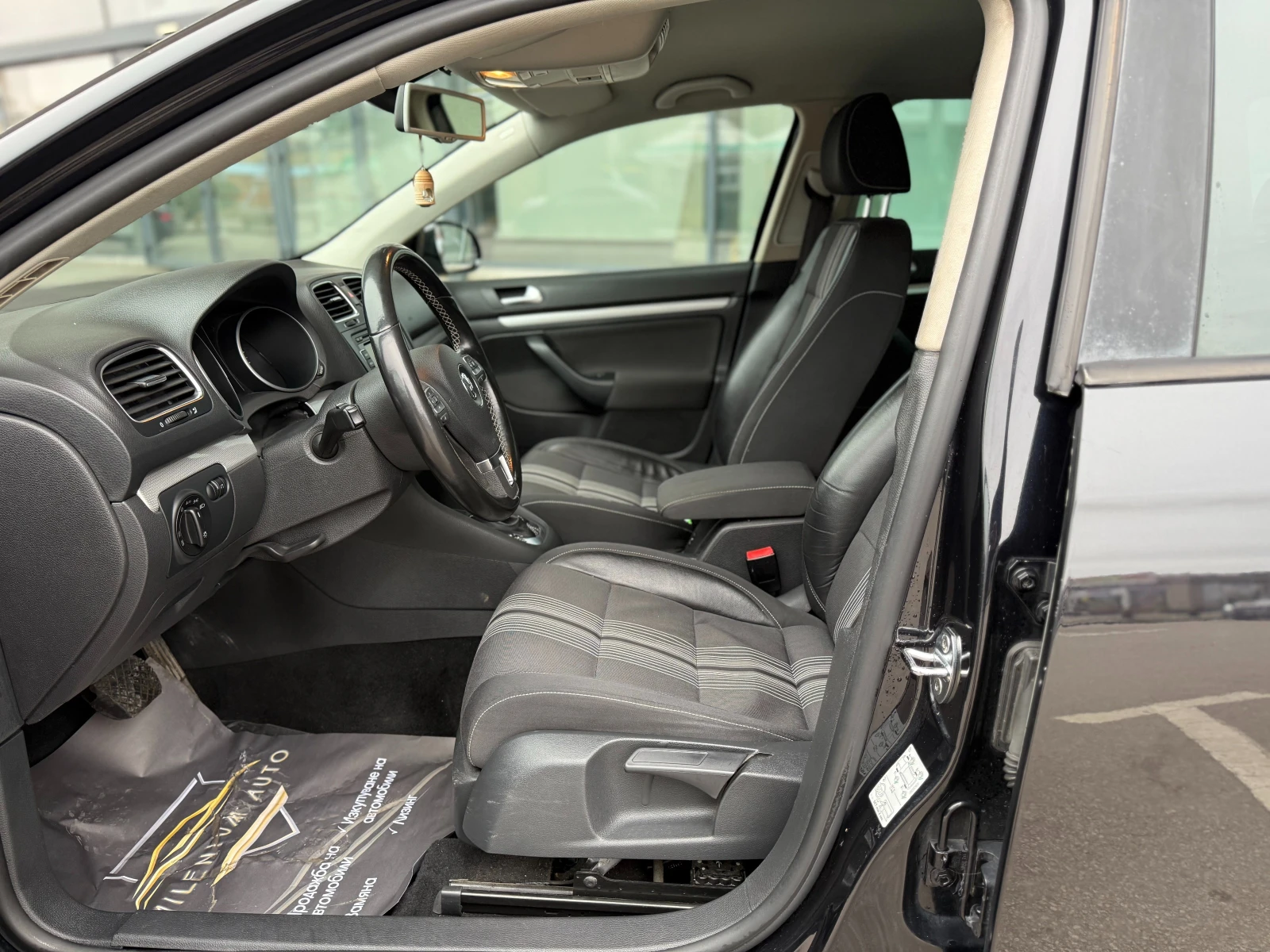 VW Golf 6 МЕСЕЦА ГАРАНЦИЯ/2.0TDI 140к.с. Подгрев/Навигация - изображение 7