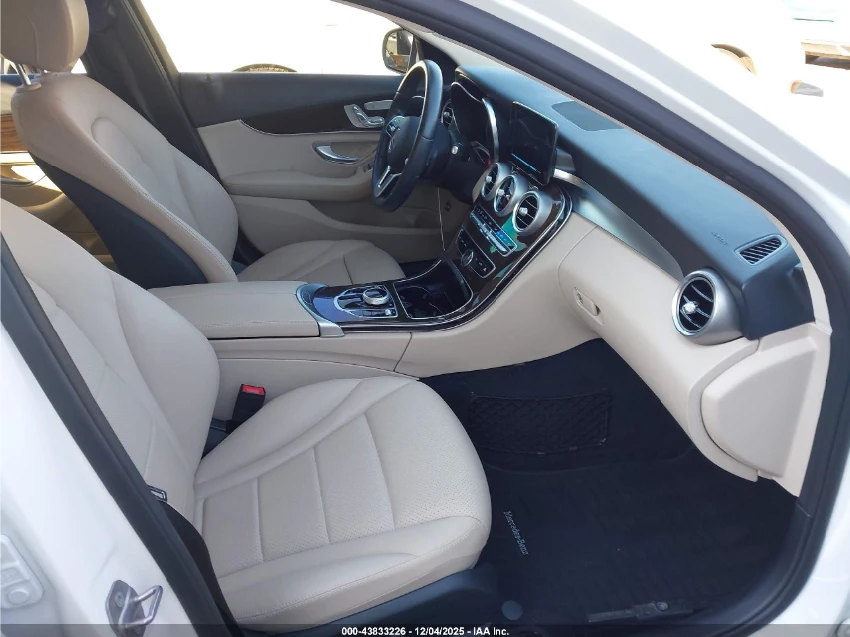 Mercedes-Benz C 300 4MATIC* ПОДГРЕВ* PANO* КАМЕРА - изображение 7