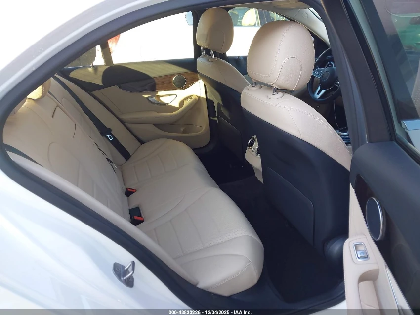 Mercedes-Benz C 300 4MATIC* ПОДГРЕВ* PANO* КАМЕРА - изображение 10