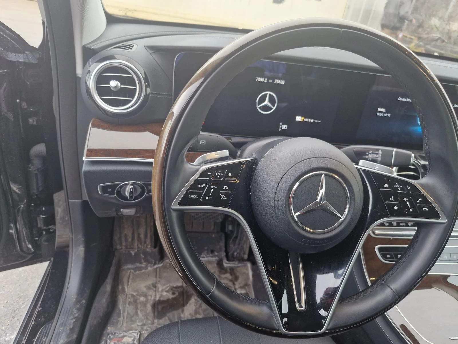 Mercedes-Benz E 300 DE - изображение 7