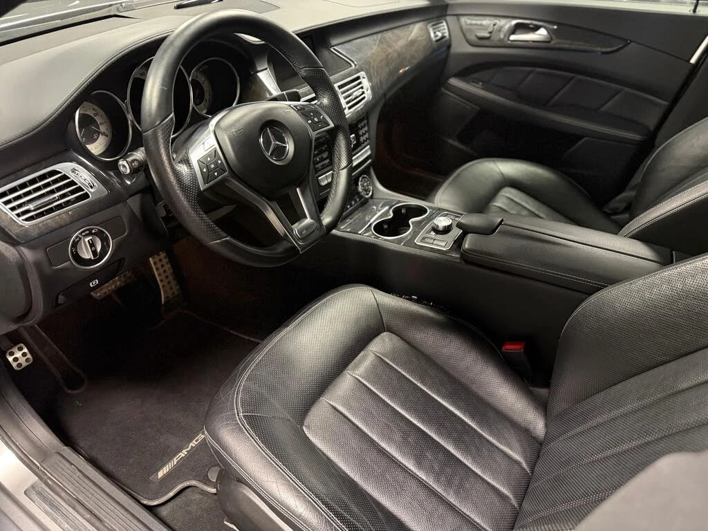 Mercedes-Benz CLS 550 4maTIC* AMG Package* КОжа* Подгрев* Масажи* Кейлес - изображение 4