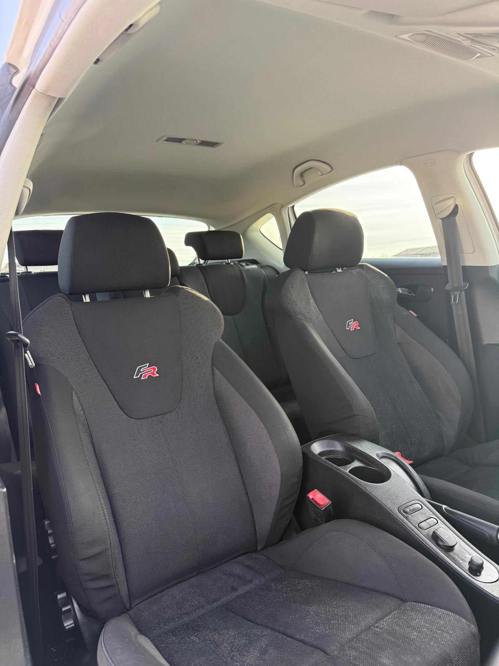 Seat Leon 2.0 TDi FR, снимка 12 - Автомобили и джипове - 54299941