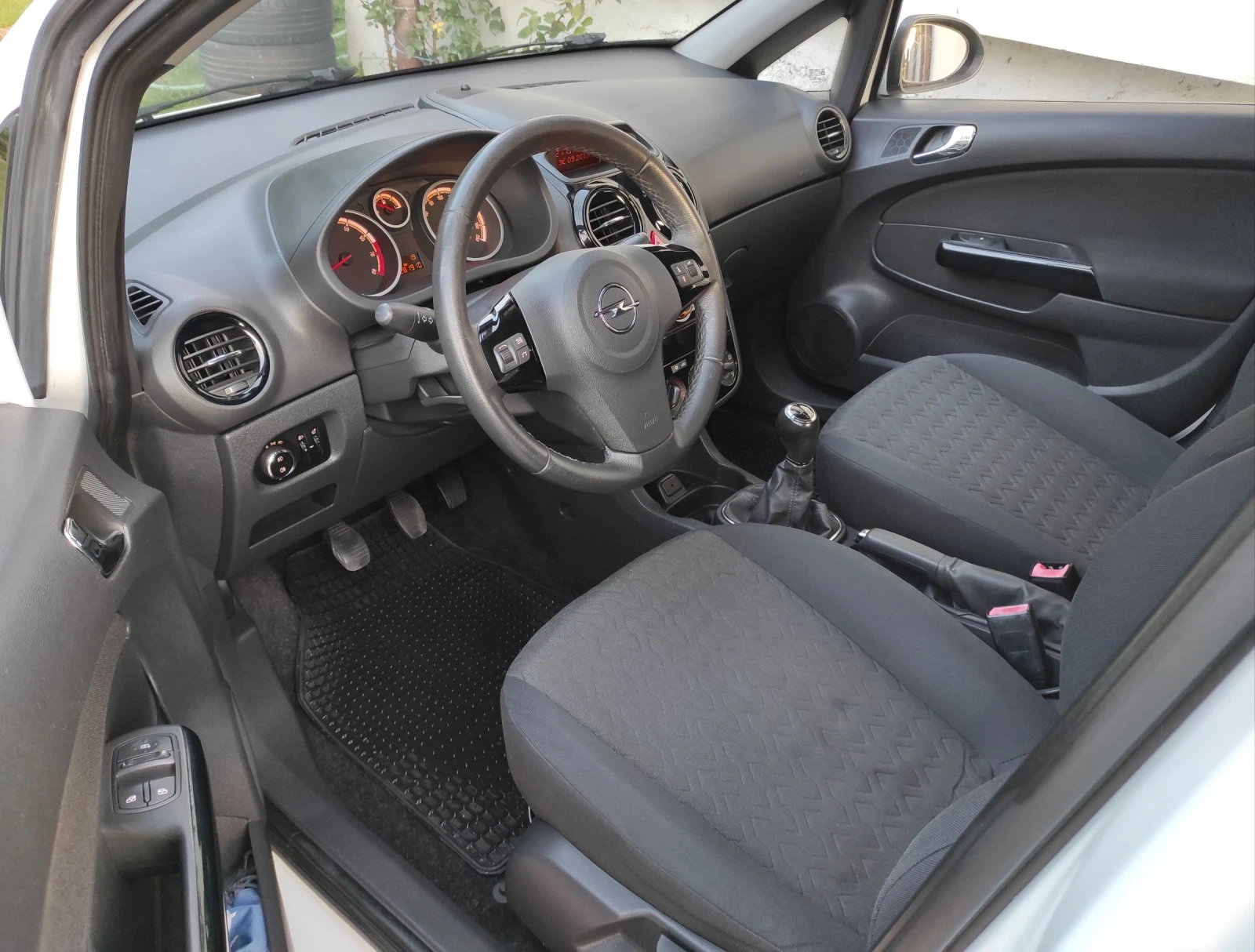 Opel Corsa ///BENZIN / GAS / EURO 5, снимка 5 - Автомобили и джипове - 54653204