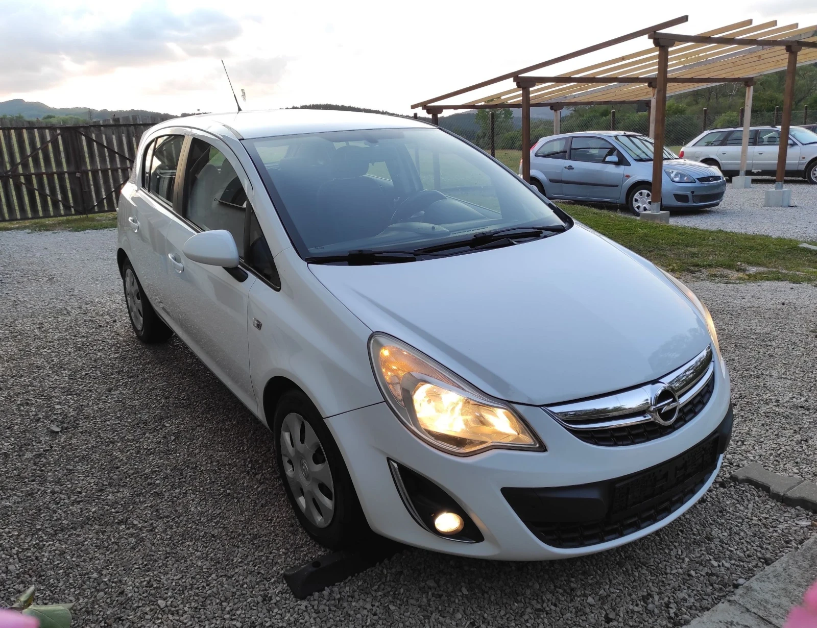 Opel Corsa ///BENZIN / GAS / EURO 5, снимка 4 - Автомобили и джипове - 54653204