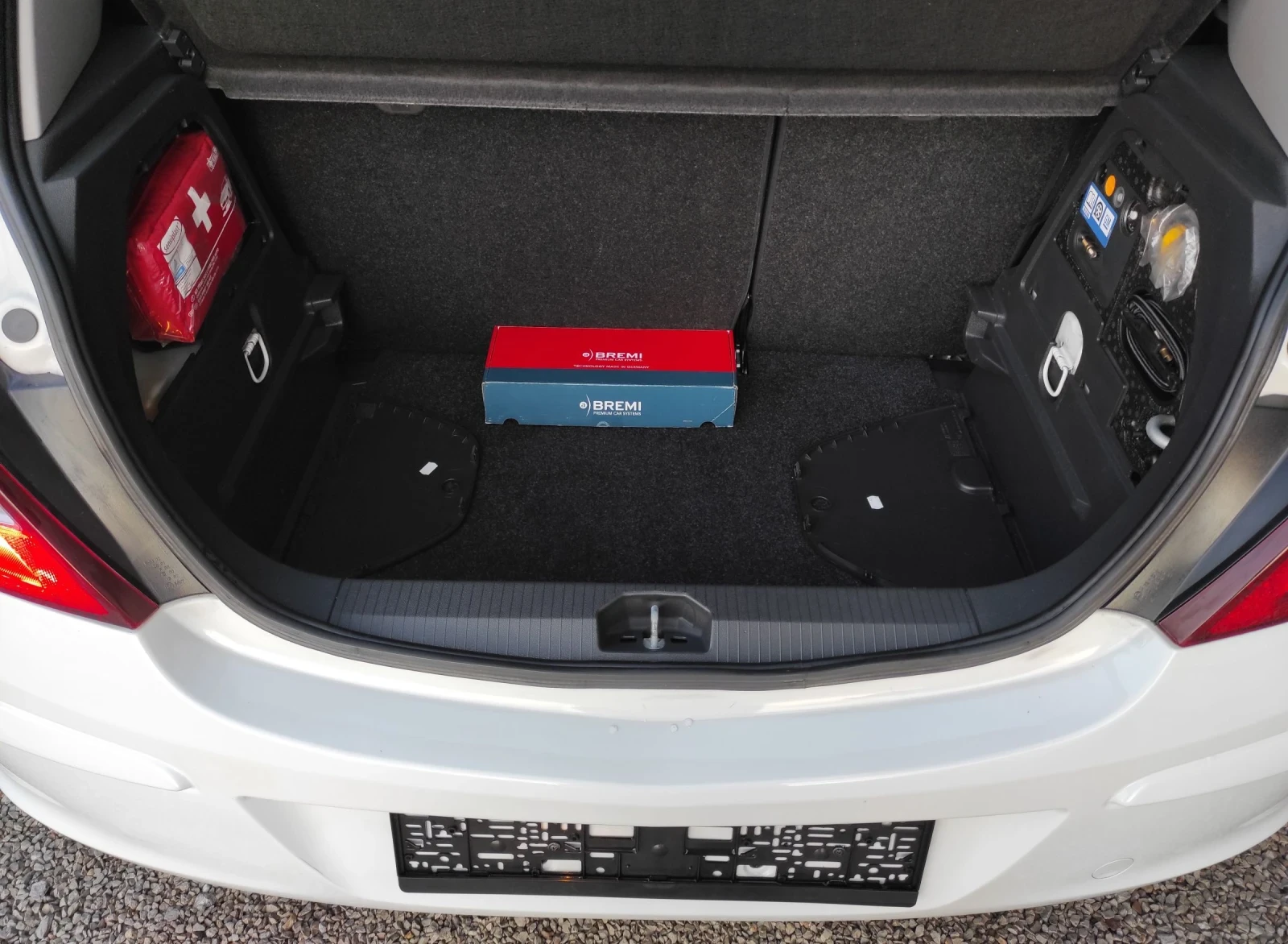 Opel Corsa ///BENZIN / GAS / EURO 5, снимка 11 - Автомобили и джипове - 54653204