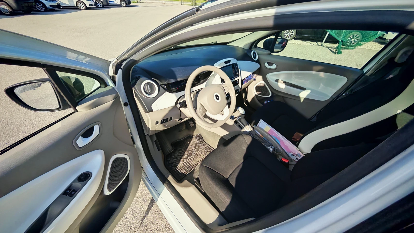 Renault Zoe 41kWh СОБСТВЕНА БАТЕРИЯ , снимка 9 - Автомобили и джипове - 54768258