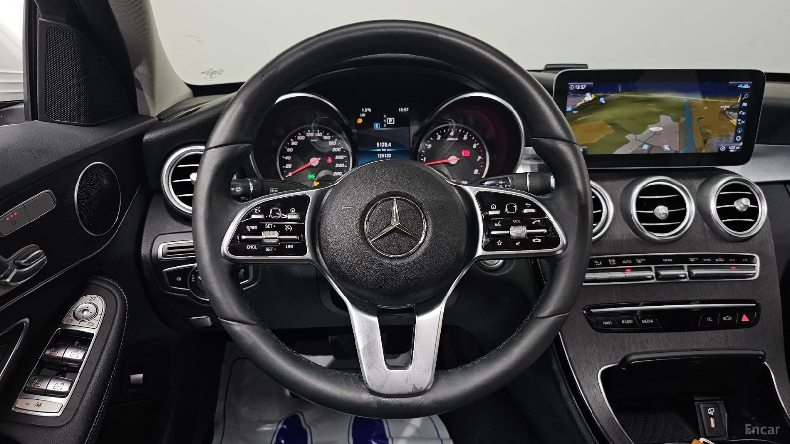 Mercedes-Benz C 200 AVANGARDE* КОЖА* НАВИ* ПАНО, снимка 13 - Автомобили и джипове - 55479821