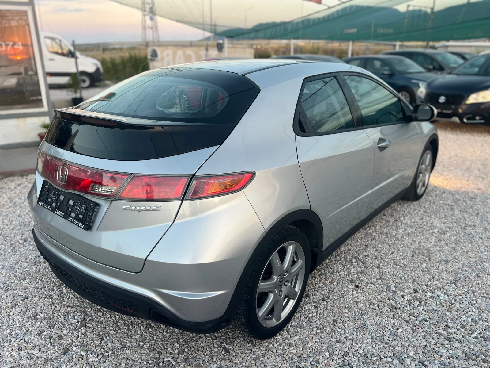 Honda Civic 1.8i газ Италия, снимка 6 - Автомобили и джипове - 55729315