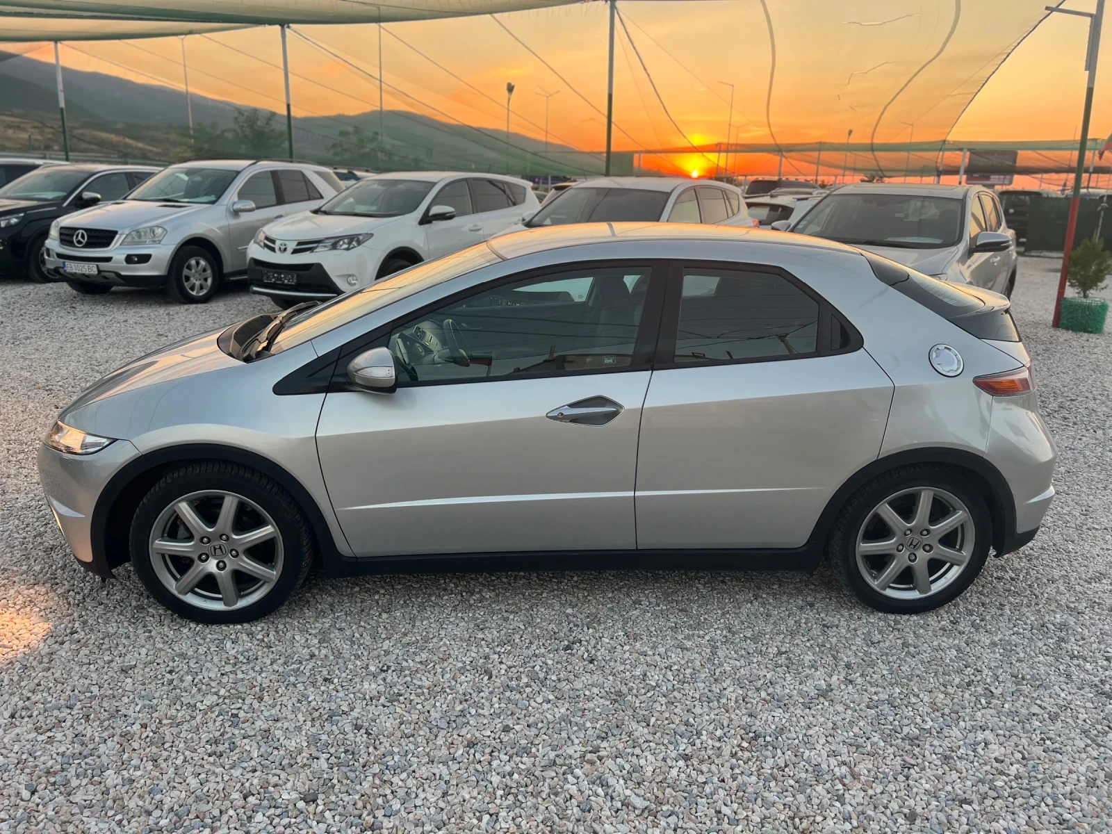 Honda Civic 1.8i газ Италия, снимка 4 - Автомобили и джипове - 55729315