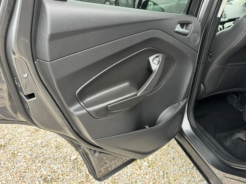 Ford Kuga 2.0D 4X4, снимка 7 - Автомобили и джипове - 52652319