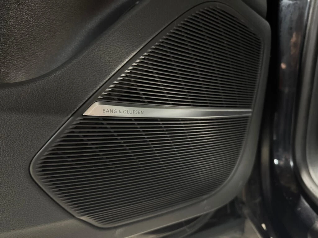 Audi Q8 * Progressiv 55 TFSI quattro * CARFAX * ЦЕНА ДО БГ - изображение 9