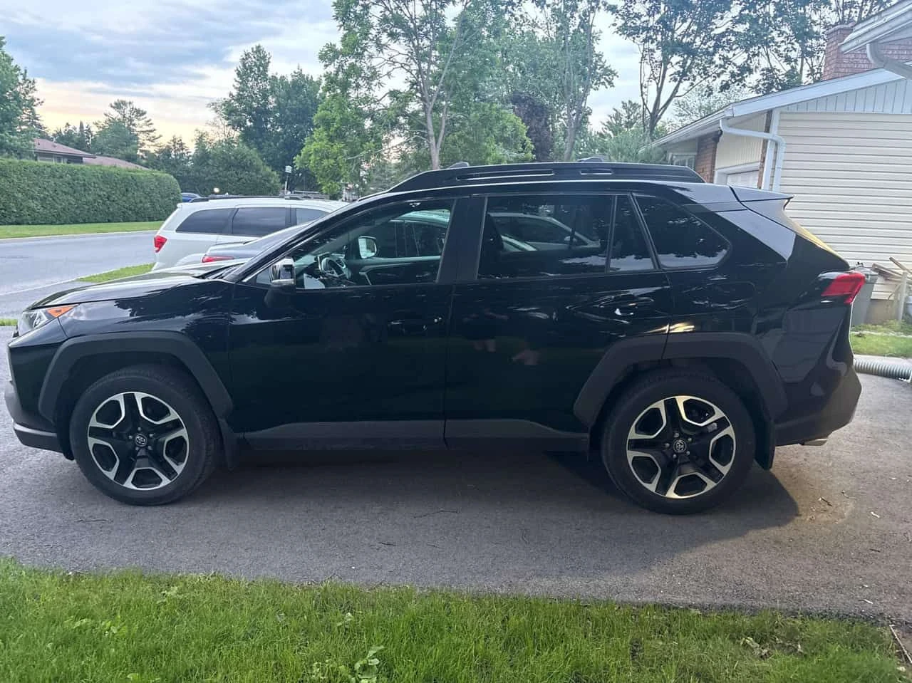 Toyota Rav4 * Trail * CARFAX * ОПЦИЯ ЗА ФИНАНСИРАНЕ, снимка 2 - Автомобили и джипове - 55051625