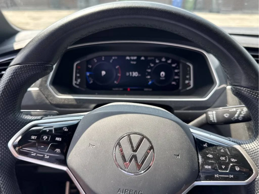 VW Tiguan Highline R-Line* CARFAX* ОПЦИЯ ЗА ФИНАНСИРАНЕ* , снимка 9 - Автомобили и джипове - 55528830