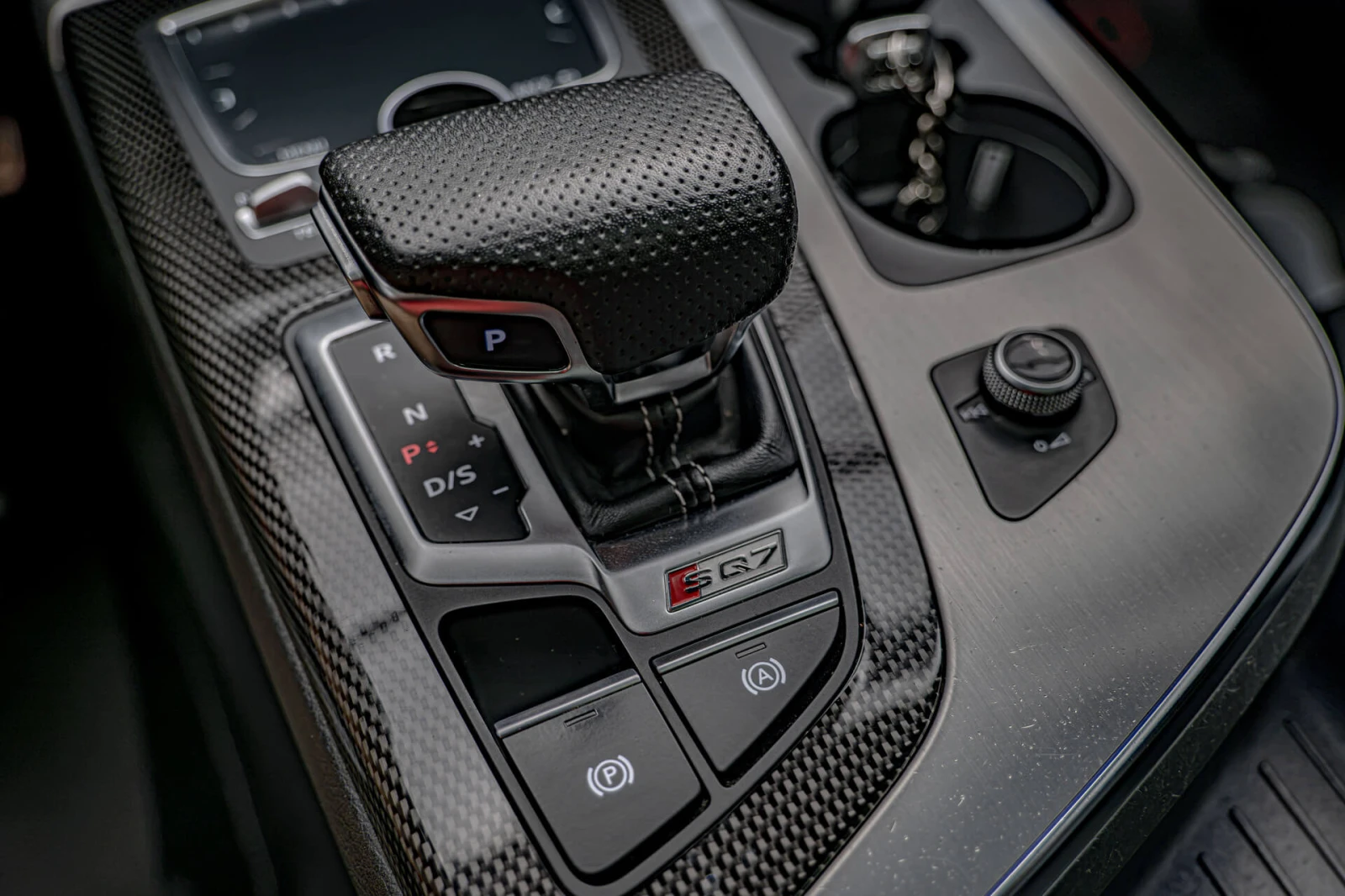 Audi SQ7 4.0TDI/Virtual/Carbon/HuD/Bose/Distronik/Lane Assi, снимка 11 - Автомобили и джипове - 55631341