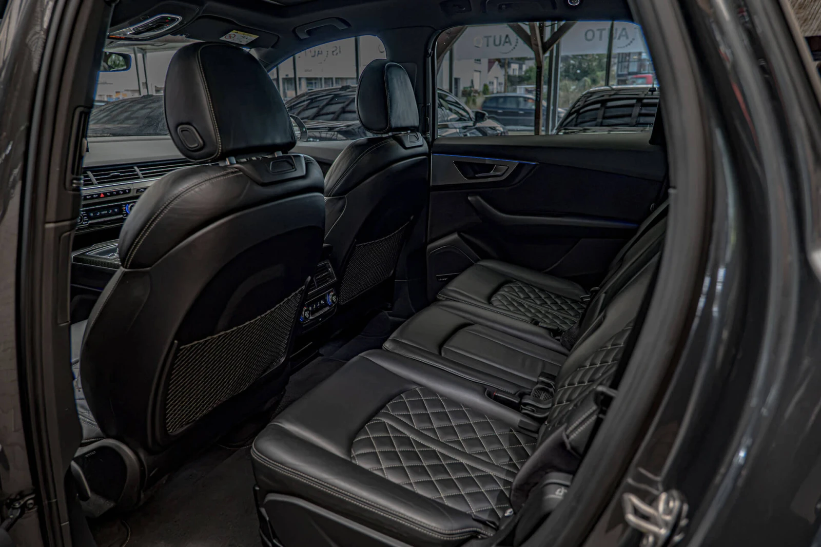 Audi SQ7 4.0TDI/Virtual/Carbon/HuD/Bose/Distronik/Lane Assi, снимка 8 - Автомобили и джипове - 55631341