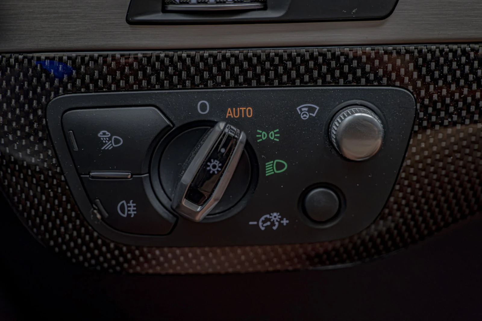 Audi SQ7 4.0TDI/Virtual/Carbon/HuD/Bose/Distronik/Lane Assi, снимка 15 - Автомобили и джипове - 55631341
