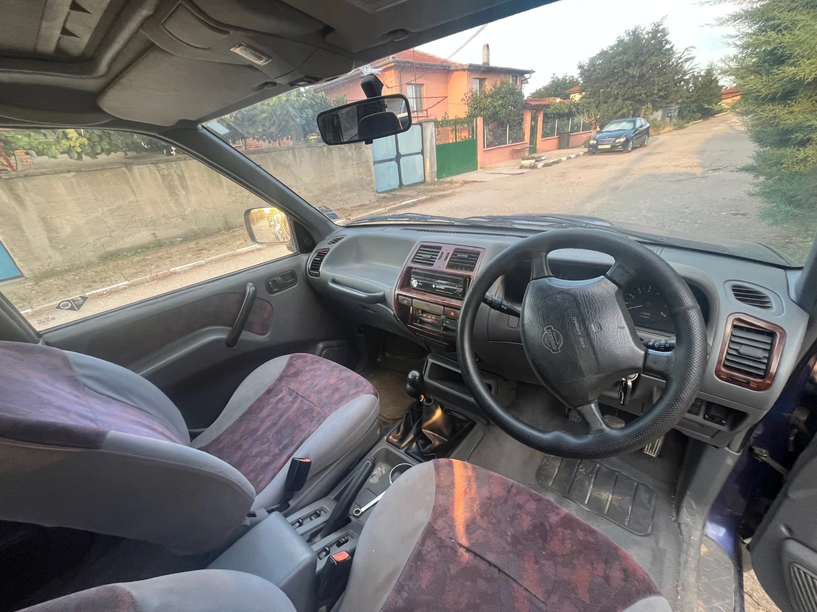 Nissan Terrano 2.4i + Газ, снимка 6 - Автомобили и джипове - 56151262