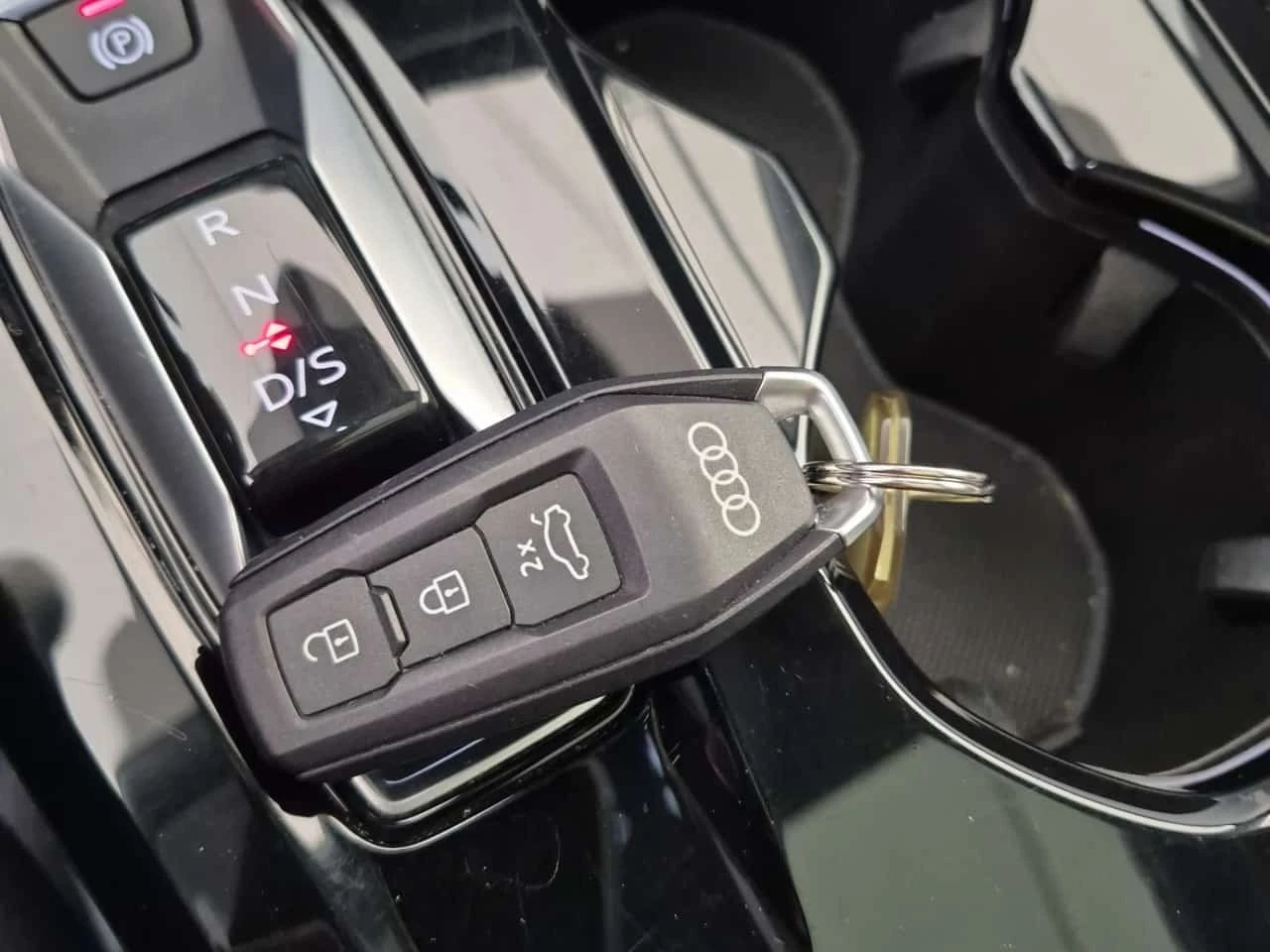 Audi Q5 * PROGRESSIV * CARFAX * ОПЦИЯ ЗА ФИНАНСИРАНЕ, снимка 8 - Автомобили и джипове - 56324730