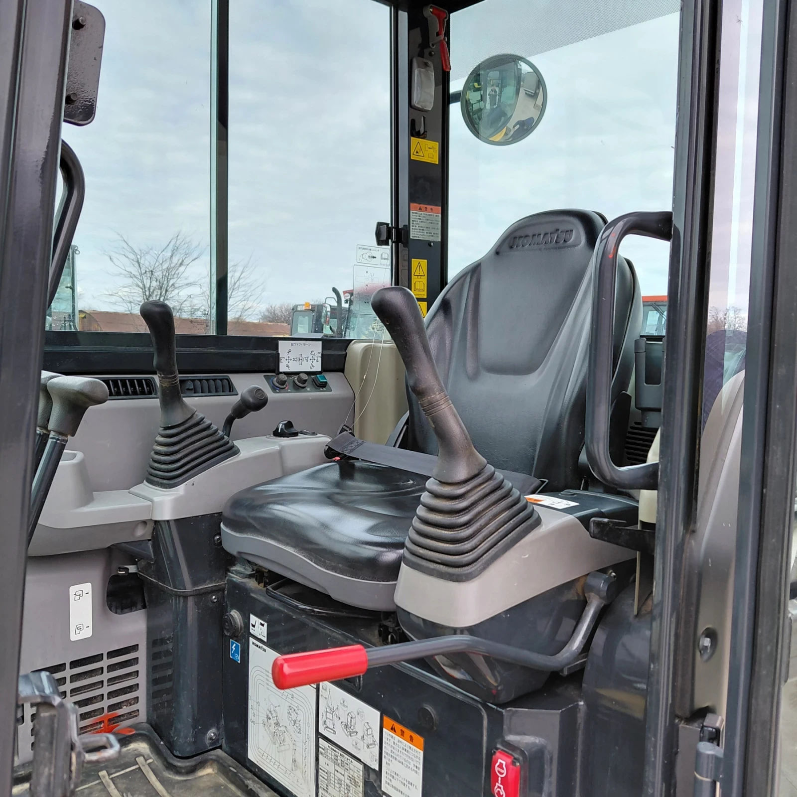 Багер Komatsu PC30MR-5N0 * КЛИМАТИК * НАЛИЧЕН * ТОП СЪСТОЯНИЕ * , снимка 9 - Индустриална техника - 52638275