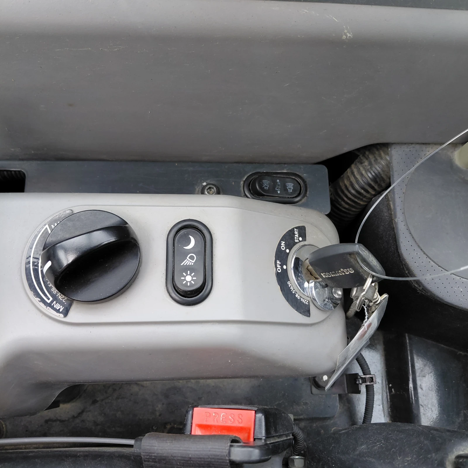 Багер Komatsu PC30MR-5N0 * КЛИМАТИК * НАЛИЧЕН * ТОП СЪСТОЯНИЕ * , снимка 12 - Индустриална техника - 52638275