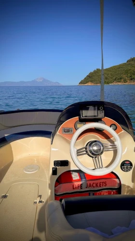 Моторна яхта Собствено производство Sport 500, снимка 9