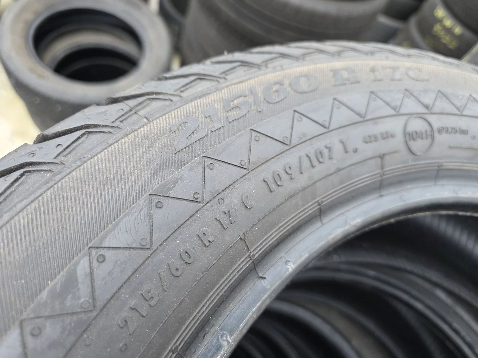 Гуми Зимни 215/60R17, снимка 8 - Гуми и джанти - 56725105