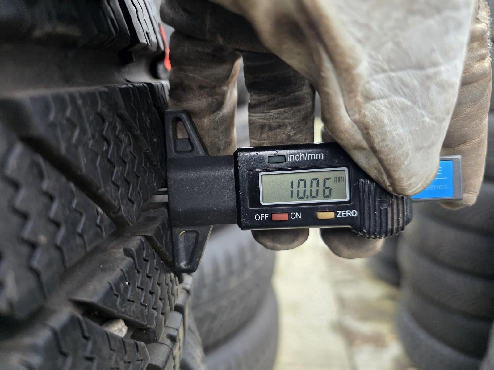 Гуми Зимни 215/60R17, снимка 5 - Гуми и джанти - 56725105