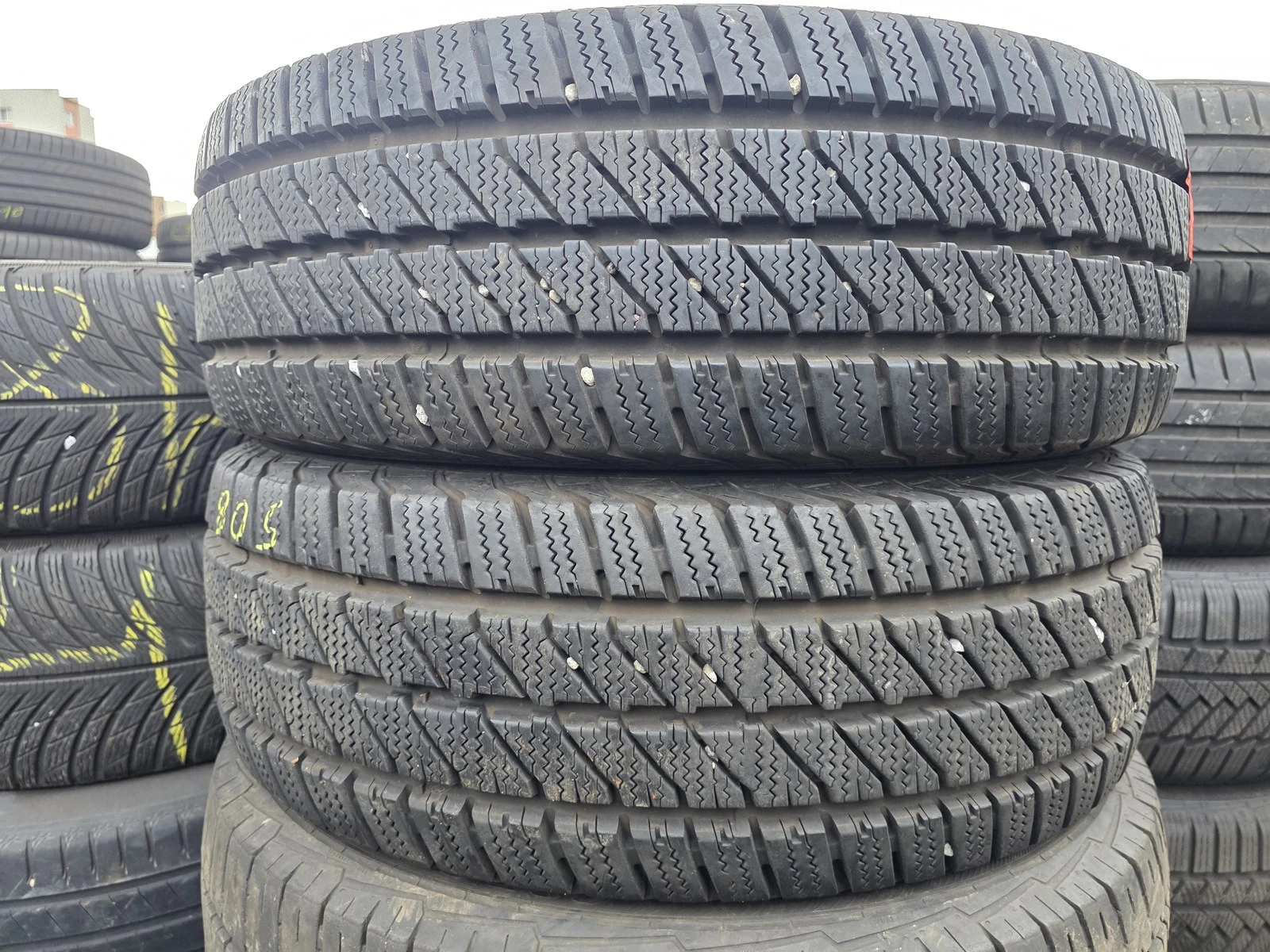 Гуми Зимни 215/60R17, снимка 3 - Гуми и джанти - 56725105