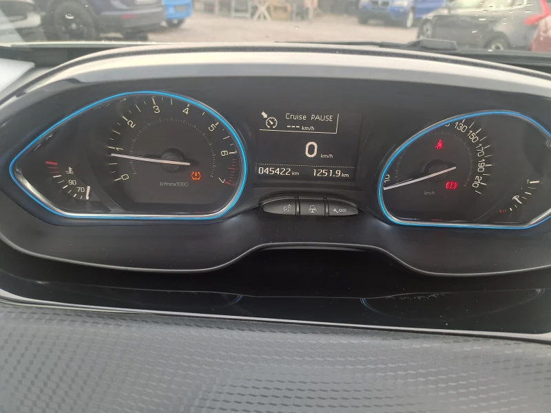 Peugeot 2008 1.2 EURO6, снимка 9 - Автомобили и джипове - 48240829