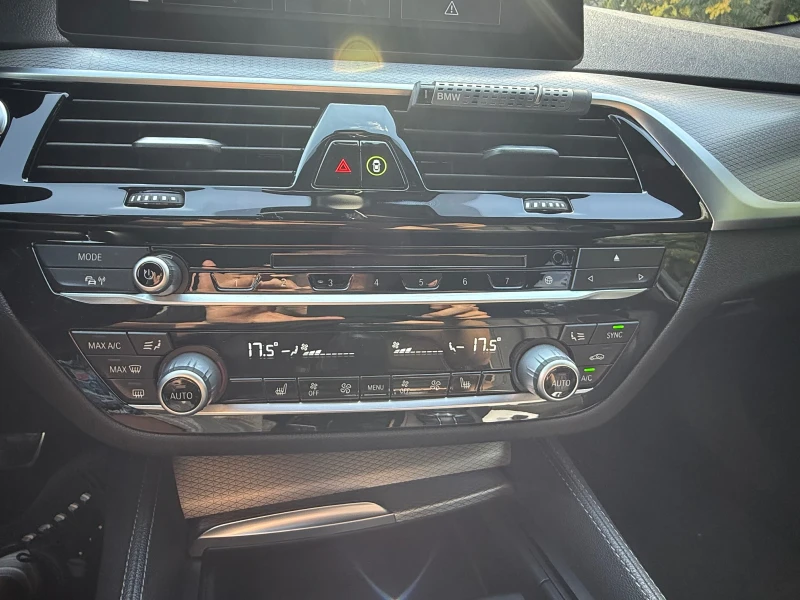 BMW 530 530d Xdrive - ориг. М пакет, снимка 10 - Автомобили и джипове - 52542802