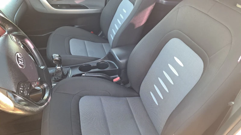 Kia Ceed 1.4 CRDI, снимка 9 - Автомобили и джипове - 52538136