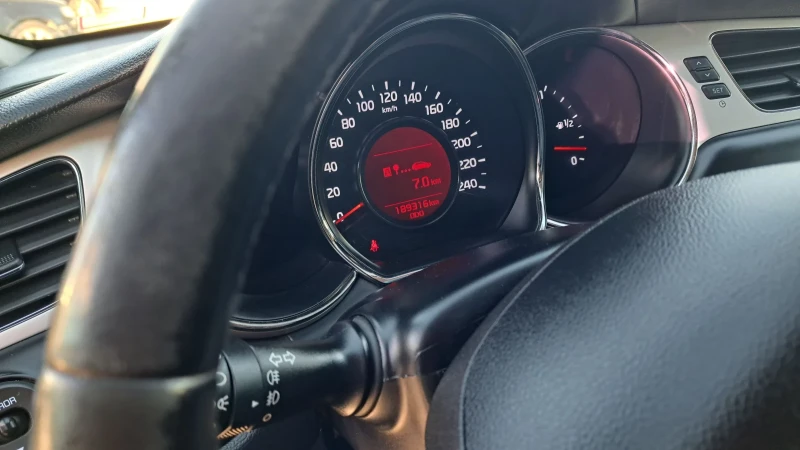 Kia Ceed 1.4 CRDI, снимка 13 - Автомобили и джипове - 52538136