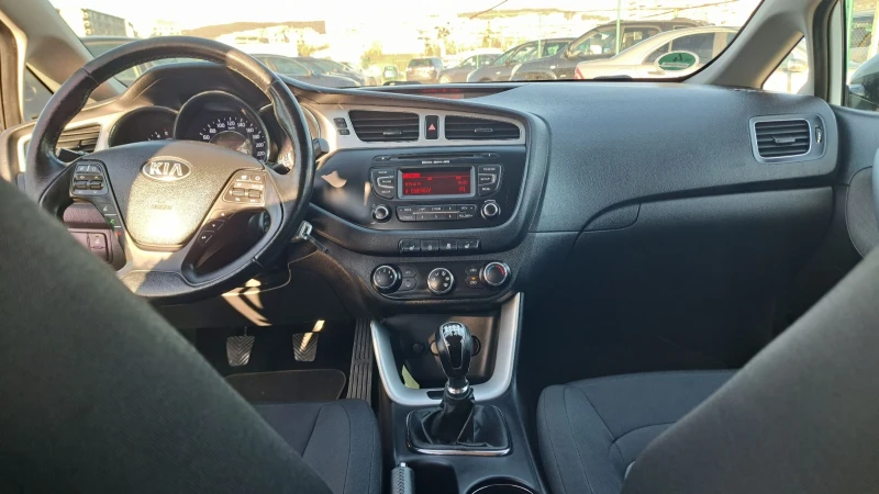 Kia Ceed 1.4 CRDI, снимка 11 - Автомобили и джипове - 52538136