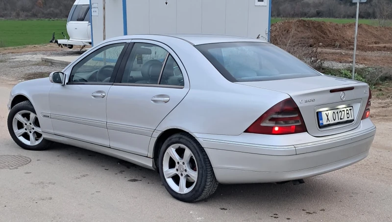 Mercedes-Benz C 220 Avangarde, снимка 3 - Автомобили и джипове - 52877734